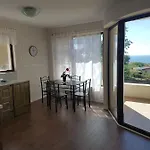 Daire Stefanov In Byala *