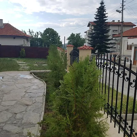 Daire Stefanov In Byala *